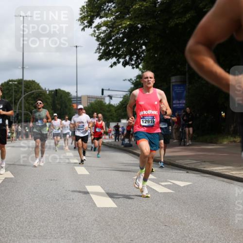 29.06.2025 - hella hamburg halbmarathon Yannick Fuchs http://msf.ph/oto/8223156 29.06.2025 10:33:12 20KM 1710, 2262, 2296, 2719, 2745, 2849, 3014, 3431, 4148, 5091, 5248, 6095, 6684, 7110, 8091, 9403, 10218, 11049, 11055, 11281, 11282, 11379, 12137, 12915, 13755, 13800, 14905, 15372, 16075, 16280, 17154, 17623, 17646, 17722, 18761, 19004, 19151 meine-sportfotos.de
