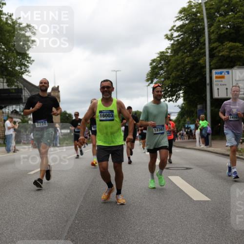 29.06.2025 - hella hamburg halbmarathon Yannick Fuchs http://msf.ph/oto/8223166 29.06.2025 10:46:12 20KM 2287, 2397, 2595, 4140, 4557, 4837, 5032, 5093, 5116, 5399, 5482, 6390, 7130, 7312, 7409, 7724, 7732, 8139, 8661, 8977, 9082, 9093, 9145, 9876, 10115, 11459, 11551, 12367, 12580, 13047, 13051, 13327, 14122, 14300, 14561, 15001, 15275, 15356, 15427, 15506, 15727, 15829, 15831, 16003, 16179, 16357, 16591, 17997, 18801, 18982 meine-sportfotos.de