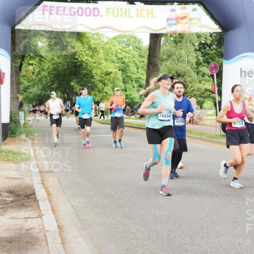 29.06.2025 - hella hamburg halbmarathon MichiJ http://msf.ph/oto/8223273 29.06.2025 10:48:56 Zwischen KM18-KM19 1674, 4095, 6674, 6752, 8045, 8478, 9928, 10766, 11670, 11968, 13699, 13868, 14456, 15859, 16654, 17136, 19242 meine-sportfotos.de