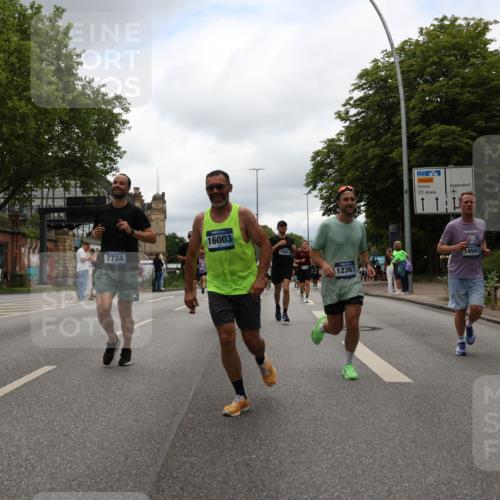 29.06.2025 - hella hamburg halbmarathon Yannick Fuchs http://msf.ph/oto/8223295 29.06.2025 10:46:13 20KM 2287, 2397, 2595, 4140, 4557, 4837, 5032, 5093, 5116, 5399, 5482, 6390, 6562, 7130, 7312, 7409, 7724, 7732, 8139, 8661, 8977, 9082, 9093, 9145, 9876, 10115, 11459, 11551, 12367, 12580, 13047, 13051, 13327, 14122, 14300, 14561, 15001, 15275, 15356, 15427, 15506, 15727, 15829, 15831, 16003, 16179, 16357, 16591, 18801 meine-sportfotos.de