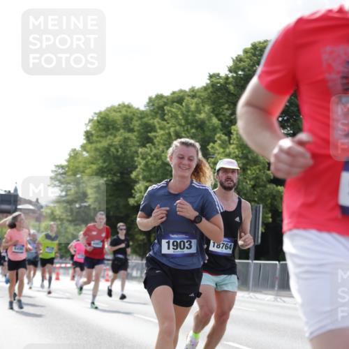 29.06.2025 - hella hamburg halbmarathon Jannik Wohlers http://msf.ph/oto/8223322 29.06.2025 09:51:13 Lombardsbrücke 1520, 1570, 1903, 1920, 2653, 2880, 2972, 3523, 4297, 4634, 4759, 4843, 4865, 4991, 4999, 5375, 5410, 6490, 7092, 7105, 7363, 8346, 8871, 9114, 9364, 10375, 10480, 10669, 10934, 11417, 11959, 12711, 12712, 13196, 13479, 14722, 14861, 15383, 15542, 15828, 15857, 15932, 16281, 16660, 17381, 17382, 17724, 18013, 18539, 18764, 18868, 18970 meine-sportfotos.de