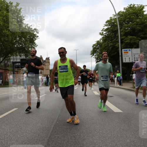 29.06.2025 - hella hamburg halbmarathon Yannick Fuchs http://msf.ph/oto/8223325 29.06.2025 10:46:13 20KM 2287, 2397, 2595, 4140, 4557, 4837, 5032, 5093, 5116, 5399, 5482, 6390, 6562, 7130, 7312, 7409, 7724, 7732, 8139, 8661, 8977, 9082, 9093, 9145, 9876, 10115, 11459, 11551, 12367, 12580, 13047, 13051, 13327, 14122, 14300, 14561, 15001, 15275, 15356, 15427, 15506, 15727, 15829, 15831, 16003, 16179, 16357, 16591, 18801 meine-sportfotos.de