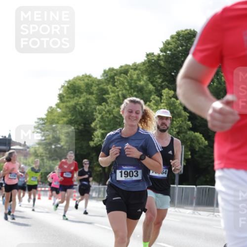 29.06.2025 - hella hamburg halbmarathon Jannik Wohlers http://msf.ph/oto/8223332 29.06.2025 09:51:13 Lombardsbrücke 1520, 1570, 1903, 1920, 2653, 2880, 2972, 3523, 4297, 4634, 4759, 4843, 4865, 4991, 4999, 5375, 5410, 6490, 7092, 7105, 7363, 8346, 8871, 9114, 9364, 10375, 10480, 10669, 10934, 11417, 11959, 12711, 12712, 13196, 13479, 14722, 14861, 15383, 15542, 15828, 15857, 15932, 16281, 16660, 17381, 17382, 17724, 18013, 18539, 18764, 18868, 18970 meine-sportfotos.de