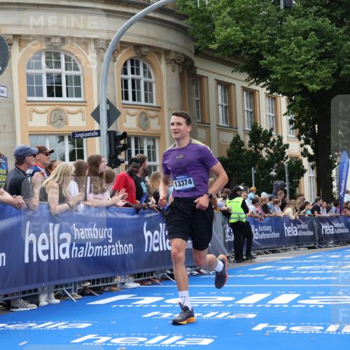 29.06.2025 - hella hamburg halbmarathon Strokosch-Dieckow http://msf.ph/oto/8223342 29.06.2025 10:29:47 Ziel 13374, 19202 meine-sportfotos.de