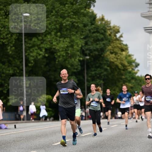 29.06.2025 - hella hamburg halbmarathon Dr. Thomas Lammeyer http://msf.ph/oto/8223361 29.06.2025 10:13:06 Kennedybrücke 1823, 2427, 3762, 4592, 4859, 6674, 7198, 9297, 9823, 9951, 9958, 10035, 10092, 10194, 10609, 10857 meine-sportfotos.de