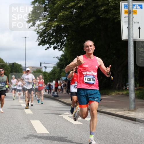29.06.2025 - hella hamburg halbmarathon Yannick Fuchs http://msf.ph/oto/8223363 29.06.2025 10:33:12 20KM 1710, 2262, 2296, 2719, 2745, 2849, 3014, 3431, 4148, 5091, 5248, 6095, 6684, 7110, 8091, 9403, 10218, 11049, 11055, 11281, 11282, 11379, 12137, 12915, 13755, 13800, 14905, 15372, 16075, 16280, 17154, 17623, 17646, 17722, 18761, 19004, 19151 meine-sportfotos.de