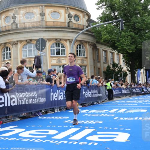 29.06.2025 - hella hamburg halbmarathon Strokosch-Dieckow http://msf.ph/oto/8223375 29.06.2025 10:29:47 Ziel 13374, 19202 meine-sportfotos.de