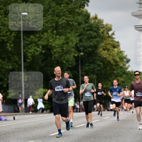 29.06.2025 - hella hamburg halbmarathon Dr. Thomas Lammeyer http://msf.ph/oto/8223385 29.06.2025 10:13:06 Kennedybrücke 1823, 2427, 3762, 4592, 4859, 6674, 7198, 9297, 9823, 9951, 9958, 10035, 10092, 10194, 10609, 10857 meine-sportfotos.de