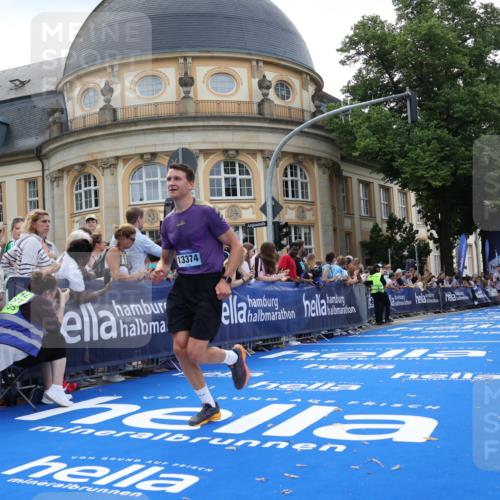 29.06.2025 - hella hamburg halbmarathon Strokosch-Dieckow http://msf.ph/oto/8223406 29.06.2025 10:29:47 Ziel 13374, 19202 meine-sportfotos.de