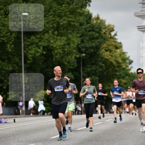 29.06.2025 - hella hamburg halbmarathon Dr. Thomas Lammeyer http://msf.ph/oto/8223409 29.06.2025 10:13:06 Kennedybrücke 1823, 2427, 3762, 4592, 4859, 6674, 7198, 9297, 9823, 9951, 9958, 10035, 10092, 10194, 10609, 10857 meine-sportfotos.de