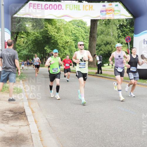 29.06.2025 - hella hamburg halbmarathon MichiJ http://msf.ph/oto/8223449 29.06.2025 10:24:50 Zwischen KM18-KM19 3843, 10877, 12447, 12462, 12514, 15701, 15959, 17691, 18841 meine-sportfotos.de