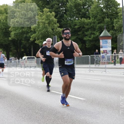 29.06.2025 - hella hamburg halbmarathon Jannik Wohlers http://msf.ph/oto/8223511 29.06.2025 10:27:29 Lombardsbrücke 1148, 2080, 3389, 5177, 5847, 6632, 7497, 7978, 9567, 9688, 11692, 11739, 12780, 12823, 13043, 13860, 15607, 15608, 16569, 16804, 16838, 18301, 18626 meine-sportfotos.de