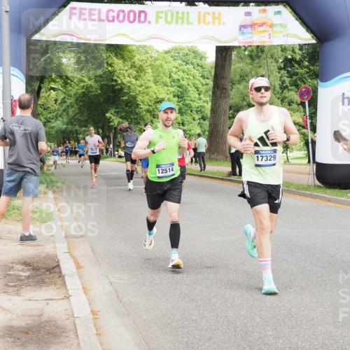 29.06.2025 - hella hamburg halbmarathon MichiJ http://msf.ph/oto/8223520 29.06.2025 10:24:51 Zwischen KM18-KM19 3843, 10877, 12462, 12514, 15701, 15959, 18259, 18841 meine-sportfotos.de