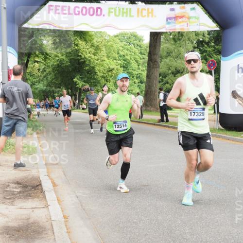 29.06.2025 - hella hamburg halbmarathon MichiJ http://msf.ph/oto/8223545 29.06.2025 10:24:51 Zwischen KM18-KM19 3843, 10877, 12462, 12514, 15701, 15959, 18259, 18841 meine-sportfotos.de