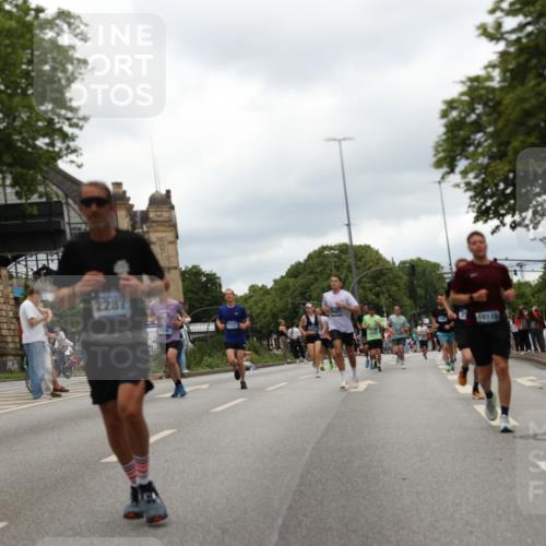 29.06.2025 - hella hamburg halbmarathon Yannick Fuchs http://msf.ph/oto/8223564 29.06.2025 10:46:15 20KM 2287, 2595, 4140, 4557, 4558, 4837, 5032, 5093, 5116, 5378, 5399, 5482, 6164, 6390, 6561, 6562, 7130, 7312, 7409, 7724, 7732, 7896, 8139, 8661, 8720, 8977, 9082, 9093, 9145, 9876, 10115, 11459, 11551, 12367, 13047, 13051, 13327, 14122, 14300, 14561, 15001, 15144, 15275, 15427, 15506, 15690, 15829, 16003, 16179, 16357, 16591, 18801 meine-sportfotos.de