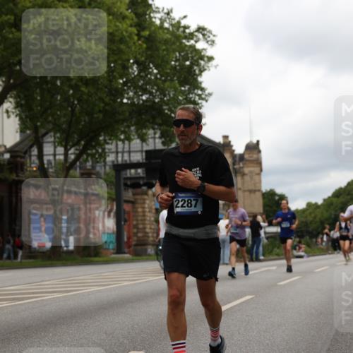 29.06.2025 - hella hamburg halbmarathon Yannick Fuchs http://msf.ph/oto/8223630 29.06.2025 10:46:16 20KM 2287, 2595, 4140, 4557, 4558, 4837, 5032, 5093, 5116, 5378, 5399, 5482, 6164, 6390, 6561, 6562, 7130, 7312, 7409, 7724, 7732, 7896, 8139, 8661, 8720, 8977, 9082, 9093, 9145, 9876, 10115, 11459, 12367, 13047, 13051, 13327, 14122, 14300, 14561, 15001, 15144, 15275, 15427, 15506, 15690, 15829, 16003, 16179, 16357, 18801 meine-sportfotos.de