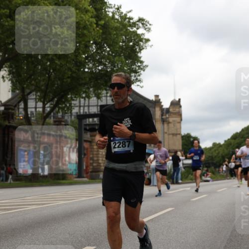 29.06.2025 - hella hamburg halbmarathon Yannick Fuchs http://msf.ph/oto/8223683 29.06.2025 10:46:16 20KM 2287, 2595, 4140, 4557, 4558, 4837, 5032, 5093, 5116, 5378, 5399, 5482, 6164, 6390, 6561, 6562, 7130, 7312, 7409, 7724, 7732, 7896, 8139, 8661, 8720, 8977, 9082, 9093, 9145, 9876, 10115, 11459, 12367, 13047, 13051, 13327, 14122, 14300, 14561, 15001, 15144, 15275, 15427, 15506, 15690, 15829, 16003, 16179, 16357, 18801 meine-sportfotos.de