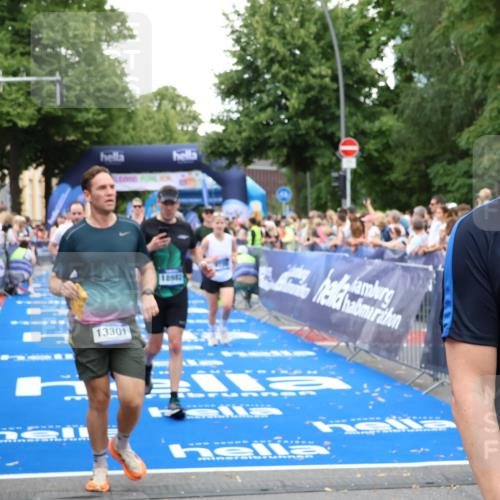 29.06.2025 - hella hamburg halbmarathon Zöllner http://msf.ph/oto/8223757 29.06.2025 10:52:40 Ziel 2346, 2670, 3952, 6561, 6562, 7475, 9739, 10115, 11459, 11689, 12450, 13051, 13301, 14122, 15001, 18982 meine-sportfotos.de