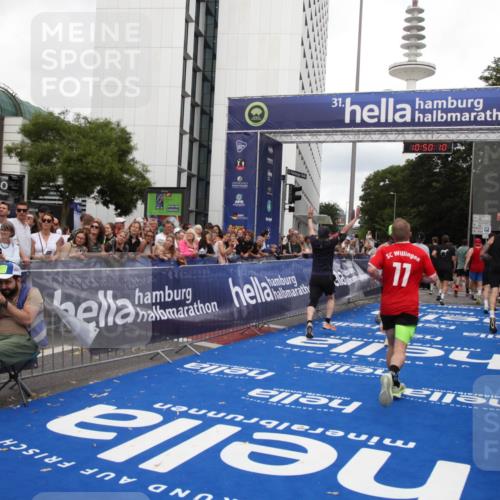 29.06.2025 - hella hamburg halbmarathon Michael Strokosch http://msf.ph/oto/8223912 29.06.2025 10:50:09 Ziel 1216, 1321, 1507, 2020, 3562, 7100, 7657, 8313, 9031, 9213, 9303, 9965, 12203, 12271, 13225, 13282, 13758, 14257, 16403, 18228, 18657, 18658, 18884, 19112 meine-sportfotos.de