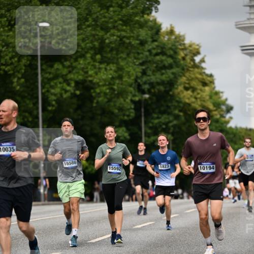 29.06.2025 - hella hamburg halbmarathon Dr. Thomas Lammeyer http://msf.ph/oto/8223921 29.06.2025 10:13:08 Kennedybrücke 1823, 2427, 3762, 4592, 4859, 7081, 7198, 9297, 9306, 9823, 9951, 9958, 10035, 10092, 10194, 10609 meine-sportfotos.de