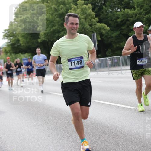 29.06.2025 - hella hamburg halbmarathon Jannik Wohlers http://msf.ph/oto/8223947 29.06.2025 10:27:31 Lombardsbrücke 1148, 2080, 5177, 5847, 6632, 7497, 9567, 9688, 11692, 11739, 12780, 12823, 12842, 13043, 13678, 13860, 15607, 15608, 16569, 16804, 18301, 18626 meine-sportfotos.de
