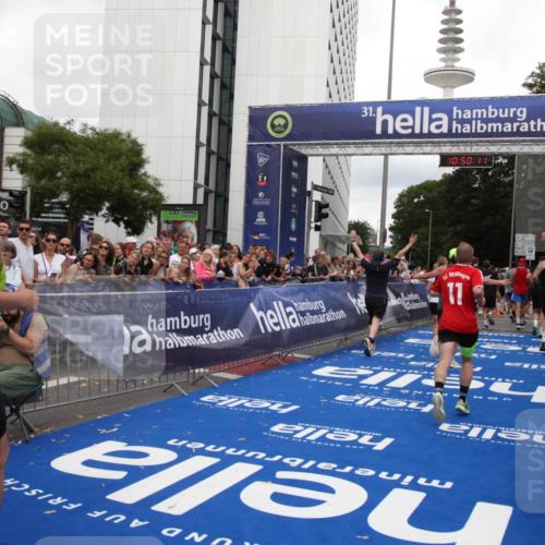 29.06.2025 - hella hamburg halbmarathon Michael Strokosch http://msf.ph/oto/8223955 29.06.2025 10:50:10 Ziel 1216, 1321, 1507, 2020, 3296, 3562, 7176, 7657, 8313, 9031, 9303, 9965, 12203, 13225, 13282, 13758, 14257, 16403, 18228, 18657, 18658, 18884 meine-sportfotos.de