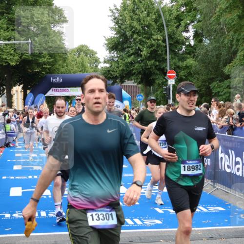 29.06.2025 - hella hamburg halbmarathon Zöllner http://msf.ph/oto/8223961 29.06.2025 10:52:42 Ziel 2346, 2670, 3952, 3999, 5116, 6561, 6562, 7475, 9739, 9869, 10115, 11459, 11689, 12450, 12482, 13051, 14122, 15001, 18982 meine-sportfotos.de