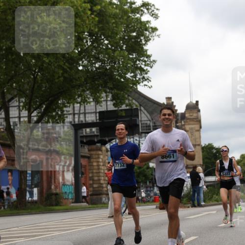 29.06.2025 - hella hamburg halbmarathon Yannick Fuchs http://msf.ph/oto/8223974 29.06.2025 10:46:19 20KM 2287, 2595, 4140, 4557, 4558, 4837, 5032, 5093, 5116, 5378, 5399, 5482, 6164, 6390, 6561, 6562, 7130, 7312, 7409, 7724, 7732, 7896, 8139, 8172, 8661, 8720, 8977, 9082, 9093, 9145, 9876, 10115, 11459, 12135, 12367, 13047, 13327, 14300, 14561, 14791, 15001, 15144, 15275, 15427, 15446, 15506, 15690, 15829, 16003, 16357, 18801 meine-sportfotos.de