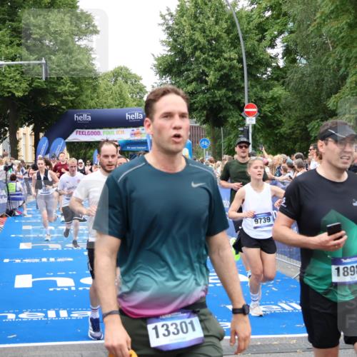 29.06.2025 - hella hamburg halbmarathon Zöllner http://msf.ph/oto/8223985 29.06.2025 10:52:42 Ziel 2346, 2670, 3952, 3999, 5116, 6561, 6562, 7475, 9739, 9869, 10115, 11459, 11689, 12450, 12482, 13051, 14122, 15001, 18982 meine-sportfotos.de