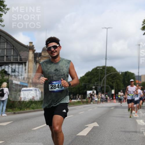 29.06.2025 - hella hamburg halbmarathon Yannick Fuchs http://msf.ph/oto/8224007 29.06.2025 10:33:15 20KM 1710, 2262, 2296, 2719, 2849, 2980, 3014, 3431, 4148, 5091, 5248, 6095, 6682, 6684, 7110, 8091, 9403, 10218, 11049, 11055, 11281, 11282, 11379, 12137, 12915, 13755, 13800, 14905, 15372, 16075, 16280, 17154, 17623, 17646, 17722, 18761, 19004, 19151 meine-sportfotos.de