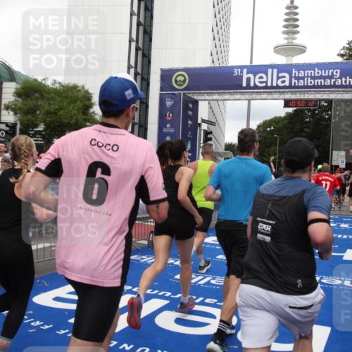29.06.2025 - hella hamburg halbmarathon Michael Strokosch http://msf.ph/oto/8224018 29.06.2025 10:50:11 Ziel 1216, 1321, 1507, 2020, 3296, 3562, 7176, 8313, 9031, 9303, 9965, 12203, 12235, 13282, 14257, 16403, 18228, 18657, 18658, 18884 meine-sportfotos.de
