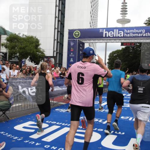 29.06.2025 - hella hamburg halbmarathon Michael Strokosch http://msf.ph/oto/8224035 29.06.2025 10:50:11 Ziel 1216, 1321, 1507, 2020, 3296, 3562, 7176, 8313, 9031, 9303, 9965, 12203, 12235, 13282, 14257, 16403, 18228, 18657, 18658, 18884 meine-sportfotos.de