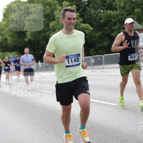29.06.2025 - hella hamburg halbmarathon Jannik Wohlers http://msf.ph/oto/8224089 29.06.2025 10:27:31 Lombardsbrücke 1148, 2080, 5177, 5847, 6632, 7497, 9567, 9688, 11692, 11739, 12780, 12823, 12842, 13043, 13678, 13860, 15607, 15608, 16569, 16804, 18301, 18626 meine-sportfotos.de