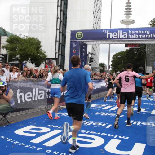 29.06.2025 - hella hamburg halbmarathon Michael Strokosch http://msf.ph/oto/8224105 29.06.2025 10:50:12 Ziel 1119, 1216, 1507, 2020, 3296, 3562, 7176, 8313, 9031, 9303, 9965, 11607, 12203, 12235, 13282, 14257, 16403, 18228, 18657, 18658, 18884 meine-sportfotos.de