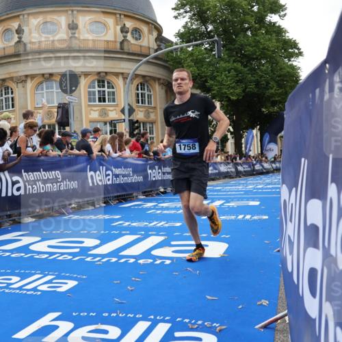 29.06.2025 - hella hamburg halbmarathon Strokosch-Dieckow http://msf.ph/oto/8224110 29.06.2025 10:30:12 Ziel 1758, 8323, 10173, 12308, 12691, 15507 meine-sportfotos.de