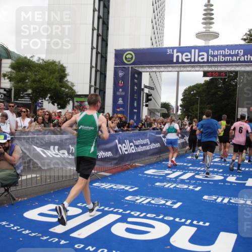 29.06.2025 - hella hamburg halbmarathon Michael Strokosch http://msf.ph/oto/8224166 29.06.2025 10:50:13 Ziel 1119, 1216, 1507, 3296, 3562, 7176, 8313, 9031, 9303, 9965, 10371, 11607, 12203, 12235, 13282, 14257, 18228, 18657, 18658 meine-sportfotos.de