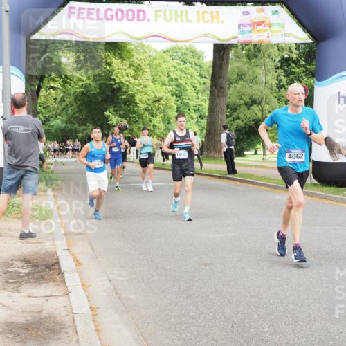 29.06.2025 - hella hamburg halbmarathon MichiJ http://msf.ph/oto/8224215 29.06.2025 10:25:01 Zwischen KM18-KM19 4062, 6829, 6990, 7831, 12488, 18600 meine-sportfotos.de