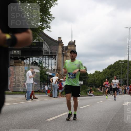29.06.2025 - hella hamburg halbmarathon Yannick Fuchs http://msf.ph/oto/8224242 29.06.2025 10:46:24 20KM 2287, 2595, 3715, 4557, 4558, 4837, 5032, 5093, 5116, 5378, 5399, 5482, 6164, 6390, 6561, 6562, 7130, 7312, 7475, 7732, 7896, 8139, 8172, 8316, 8661, 8720, 8977, 9093, 9145, 9876, 10115, 11459, 12135, 13301, 13327, 14300, 14791, 15001, 15144, 15275, 15427, 15446, 15506, 15690, 16320, 16357, 17773, 18801 meine-sportfotos.de