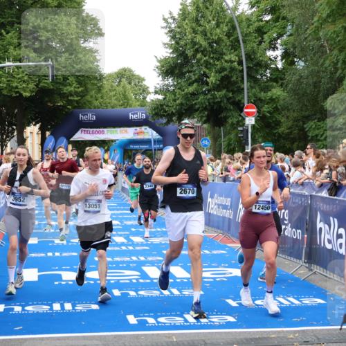 29.06.2025 - hella hamburg halbmarathon Zöllner http://msf.ph/oto/8224253 29.06.2025 10:52:44 Ziel 2287, 2346, 2670, 3952, 3999, 5116, 7475, 9869, 10115, 11459, 11689, 12450, 12482, 13051, 14122, 16467, 18331 meine-sportfotos.de