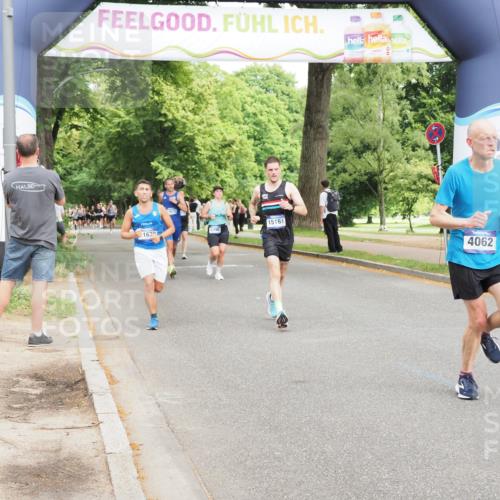 29.06.2025 - hella hamburg halbmarathon MichiJ http://msf.ph/oto/8224256 29.06.2025 10:25:01 Zwischen KM18-KM19 4062, 6829, 6990, 7831, 12488, 18600 meine-sportfotos.de