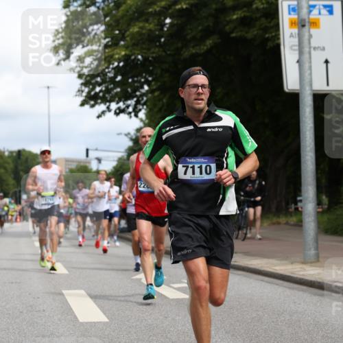 29.06.2025 - hella hamburg halbmarathon Yannick Fuchs http://msf.ph/oto/8224339 29.06.2025 10:33:16 20KM 1164, 1710, 2262, 2296, 2719, 2849, 2980, 3014, 3136, 3431, 4148, 5091, 5248, 6095, 6682, 6684, 7110, 8091, 9403, 10218, 11049, 11055, 11281, 11282, 11379, 12137, 12915, 13755, 13800, 14905, 15372, 16075, 16280, 17154, 17623, 17646, 17722, 18761, 19004, 19151 meine-sportfotos.de