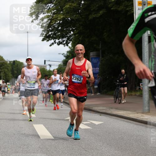 29.06.2025 - hella hamburg halbmarathon Yannick Fuchs http://msf.ph/oto/8224346 29.06.2025 10:33:17 20KM 1164, 2262, 2296, 2719, 2849, 2980, 3014, 3136, 3431, 4148, 5091, 5248, 6095, 6682, 6684, 7110, 8091, 9403, 10218, 11049, 11055, 11281, 11282, 11379, 11447, 12137, 12915, 13755, 13800, 14905, 15372, 16075, 16280, 17154, 17623, 17646, 17722, 18761, 19004, 19151 meine-sportfotos.de
