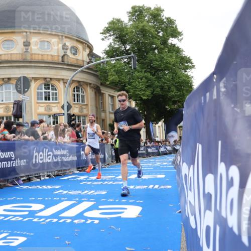 29.06.2025 - hella hamburg halbmarathon Strokosch-Dieckow http://msf.ph/oto/8224351 29.06.2025 10:30:20 Ziel 10173, 12691 meine-sportfotos.de
