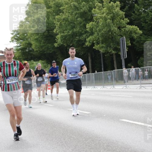 29.06.2025 - hella hamburg halbmarathon Jannik Wohlers http://msf.ph/oto/8224384 29.06.2025 10:27:33 Lombardsbrücke 1148, 5177, 5847, 6632, 7497, 8215, 9567, 9688, 11692, 11739, 12780, 12823, 12842, 13568, 13678, 13860, 14155, 15607, 15608, 16569, 16804, 18626 meine-sportfotos.de