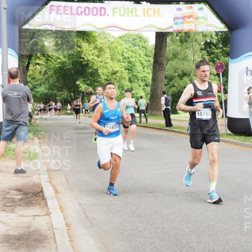 29.06.2025 - hella hamburg halbmarathon MichiJ http://msf.ph/oto/8224387 29.06.2025 10:25:02 Zwischen KM18-KM19 4062, 6829, 6990, 7831, 11620, 12488, 15161, 18600 meine-sportfotos.de
