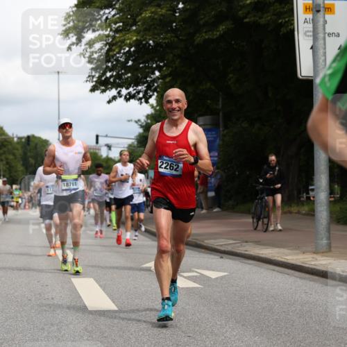 29.06.2025 - hella hamburg halbmarathon Yannick Fuchs http://msf.ph/oto/8224434 29.06.2025 10:33:17 20KM 1164, 2262, 2296, 2719, 2849, 2980, 3014, 3136, 3431, 4148, 5091, 5248, 6095, 6682, 6684, 7110, 8091, 9403, 10218, 11049, 11055, 11281, 11282, 11379, 11447, 12137, 12915, 13755, 13800, 14905, 15372, 16075, 16280, 17154, 17623, 17646, 17722, 18761, 19004, 19151 meine-sportfotos.de