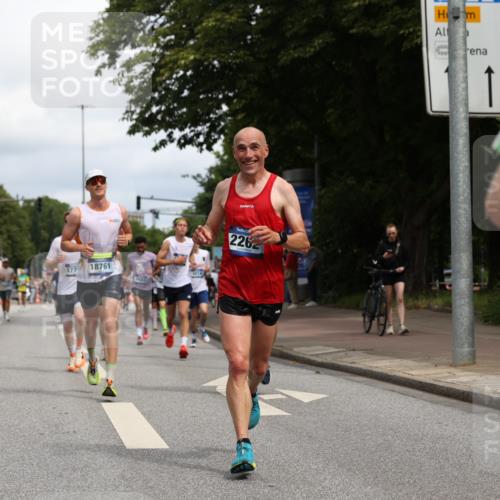 29.06.2025 - hella hamburg halbmarathon Yannick Fuchs http://msf.ph/oto/8224448 29.06.2025 10:33:17 20KM 1164, 2262, 2296, 2719, 2849, 2980, 3014, 3136, 3431, 4148, 5091, 5248, 6095, 6682, 6684, 7110, 8091, 9403, 10218, 11049, 11055, 11281, 11282, 11379, 11447, 12137, 12915, 13755, 13800, 14905, 15372, 16075, 16280, 17154, 17623, 17646, 17722, 18761, 19004, 19151 meine-sportfotos.de