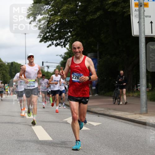 29.06.2025 - hella hamburg halbmarathon Yannick Fuchs http://msf.ph/oto/8224477 29.06.2025 10:33:17 20KM 1164, 2262, 2296, 2719, 2849, 2980, 3014, 3136, 3431, 4148, 5091, 5248, 6095, 6682, 6684, 7110, 8091, 9403, 10218, 11049, 11055, 11281, 11282, 11379, 11447, 12137, 12915, 13755, 13800, 14905, 15372, 16075, 16280, 17154, 17623, 17646, 17722, 18761, 19004, 19151 meine-sportfotos.de
