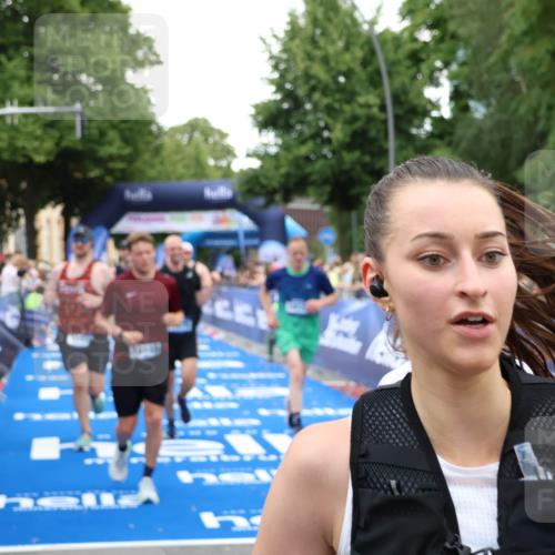 29.06.2025 - hella hamburg halbmarathon Zöllner http://msf.ph/oto/8224572 29.06.2025 10:52:46 Ziel 2287, 2346, 3999, 5116, 5169, 5194, 7475, 8172, 9869, 10115, 11459, 12482, 14122, 14805, 16467, 17198, 18331, 19244 meine-sportfotos.de