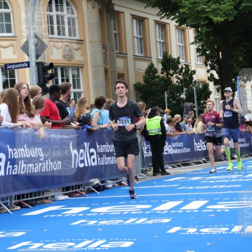 29.06.2025 - hella hamburg halbmarathon Strokosch-Dieckow http://msf.ph/oto/8224599 29.06.2025 10:30:33 Ziel 2460, 2851, 3845, 7231, 7481, 8318, 11413, 12049, 15253, 16713, 17322, 18235 meine-sportfotos.de